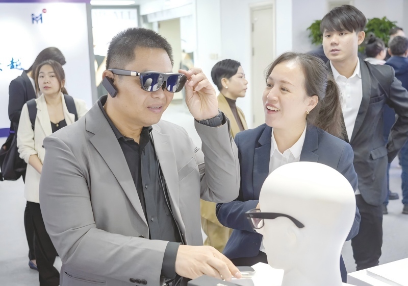 國際嘉賓南寧行 智能眼鏡探創新，山水綠城賞生態
